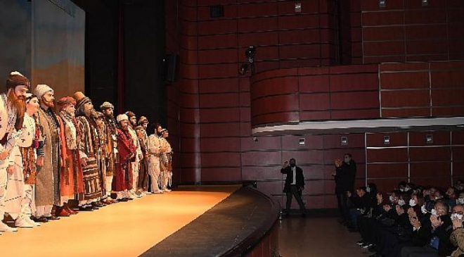 Başkan Büyükkılıç, Devlet Tiyatrosunda ‘Hacı Bektaş’ Tiyatro Oyununu İzledi