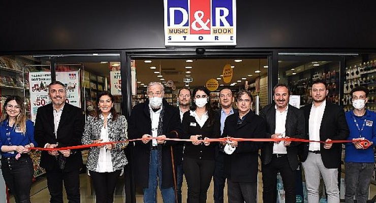 D&R Urla mağazası Prof. Dr. İlber Ortaylı ile kapılarını açtı
