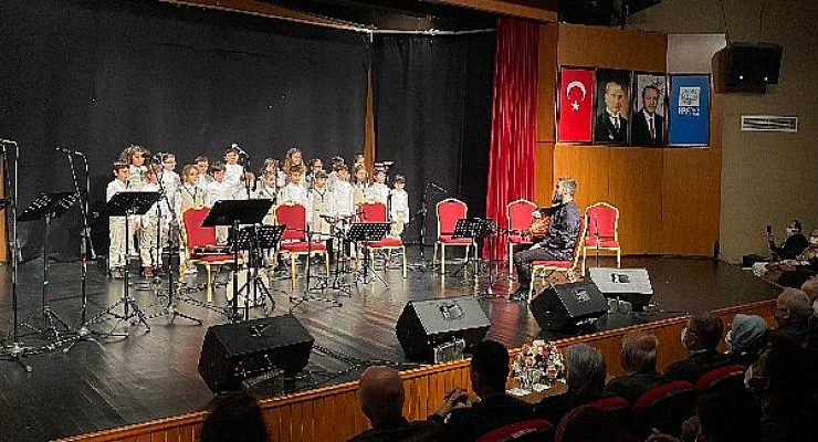 Palet Türk Müziği İlkokulu öğrencileri, geleneceği gelecekle buluşturuyor