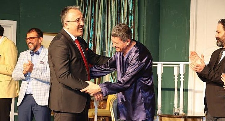 “Yalan Dolan” Adlı Tiyatro Oyunu Nevşehir’de Sahnelendi