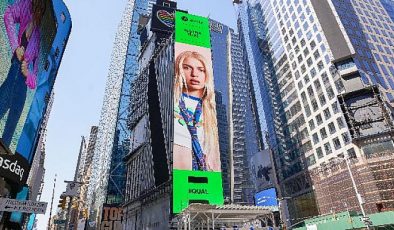Aleyna Tilki Spotify EQUAL kapsamında iki kez New York Times Square’de boy gösterdi