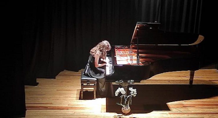 Fatma Ege Ergün İzmir’de ilk konserini Müziksev de verdi