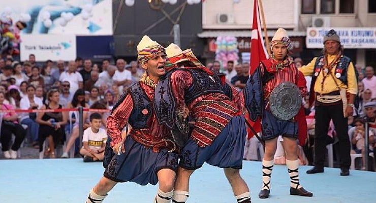 86.Bergama Kermes Festivali 2. günü dolu dizgin geçti