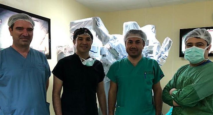 Türkiye’de ilk robotik paraganglioma ameliyatı Ege’de yapıldı