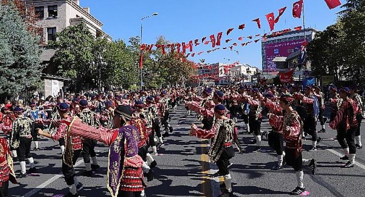 Ankara’nın Başkent Oluşunun 99’Uncu Yılı 1000 Seymenin Görkemli Gösterisiyle Kutlandı