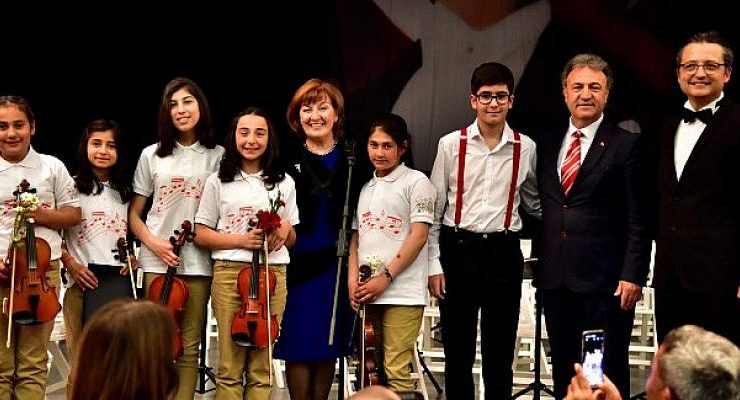Bornovalı minik müzisyenler Cumhuriyet için çalacak
