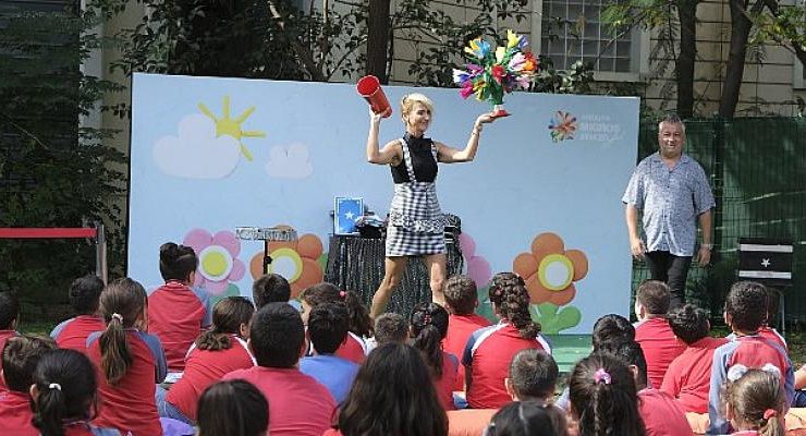 ‘Cenk Yüksel Sesim Resim Sergisi’ Antalya Migros AVM’de TEGV çocukları önce sergiyi gezdi, sonra gönüllerince eğlendi