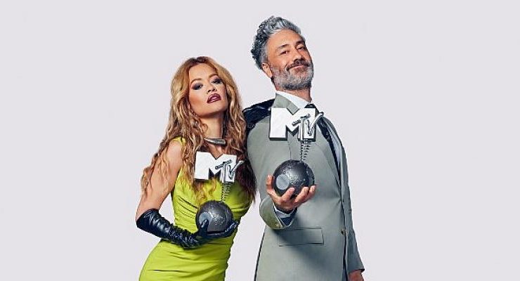 Rita Ora ve Taika Waititi, 13 Kasım Pazar Düsseldorf, Almanya’dan Canlı Yayınlanacak 2022 MTV Avrupa Müzik Ödülleri’nin Sunuculuğunu Üstleniyor