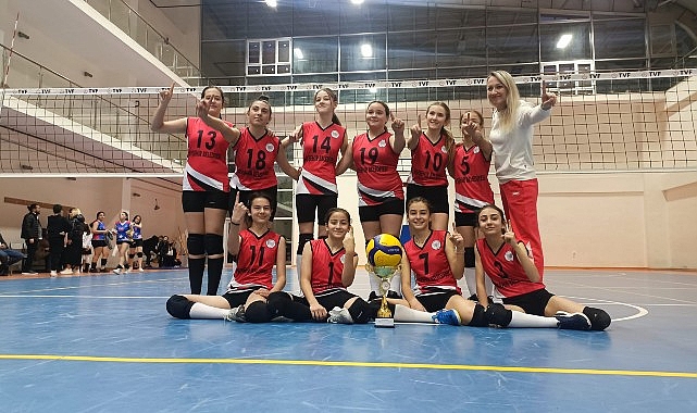 Nevşehir Belediyesi Gençlik ve Spor Kulübü Midi Kızlar Voleybol Takımı Namağlup Şampiyon